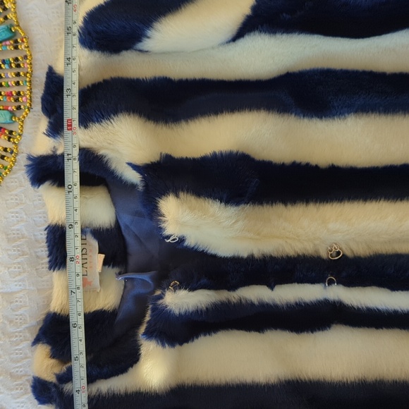 Faux fur Short Jacket - Picture 4 of 10